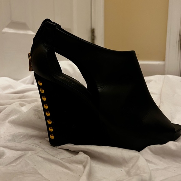 Pour La Victoire Studded Platform Cutout Sandals - Picture 3 of 7